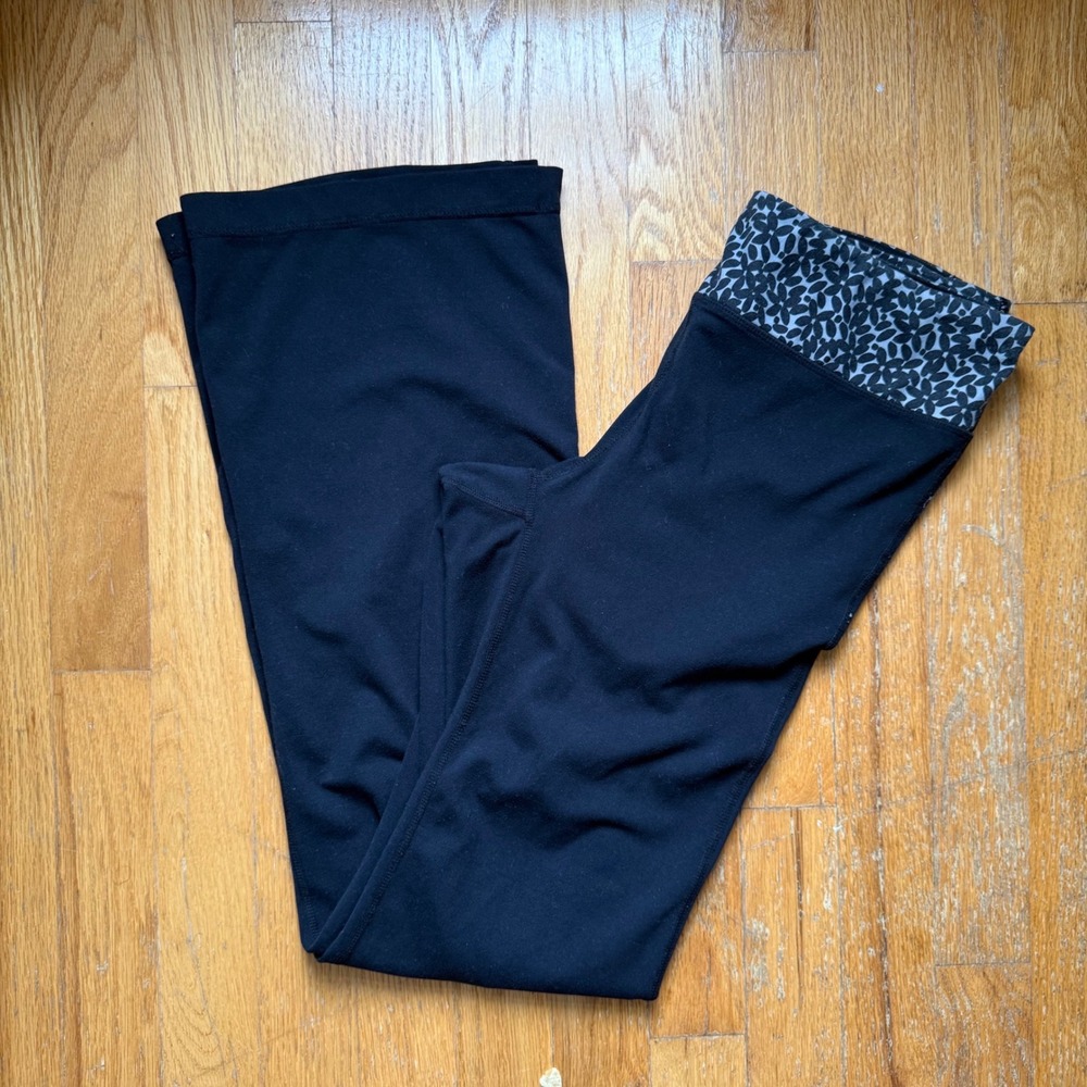 GapFit Black Fold Over Flare Yoga Pants S Floral Waist Y2K Workout Leggings